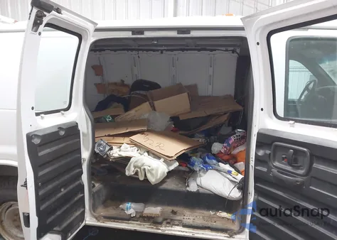 2002 Chevrolet Express z USA, uszkodzony, nr VIN 1GCGG25R521209924